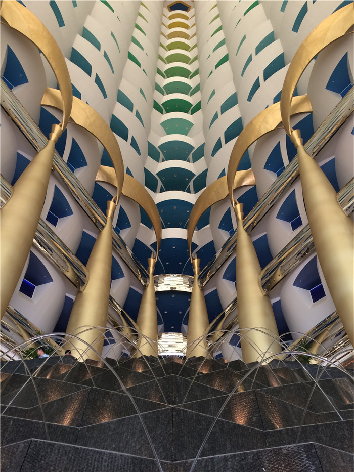 迪拜帆船七星级酒店中庭设计