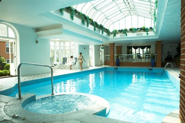 酒店室内游泳池