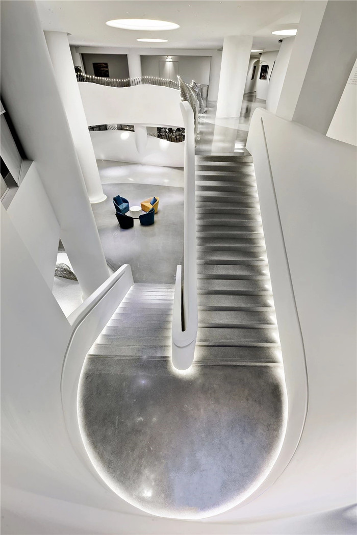 深圳CZD现代主义前卫时尚度假酒店楼梯设计方案