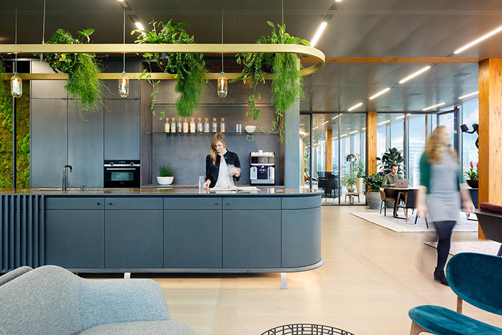 颠覆传统的房地产公司绿色办公室装修设计图