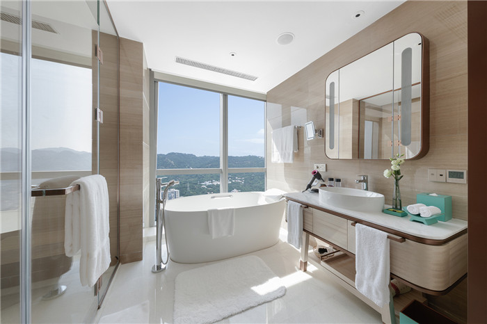 重庆来福士洲际五星级酒店客房卫生间设计  打造现代帆船酒店奢华体验
