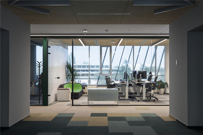 郑州外企办公室装修设计公司分享Nordeus游戏工作室办公楼设计方案