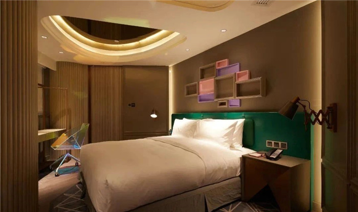 酒店套房卧室设计-潮流时尚与本土文化相结合的老酒店升级改造设计方案