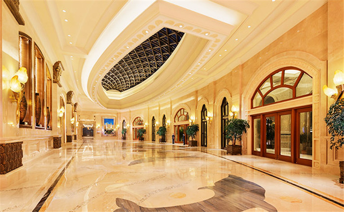 酒店敞亮的大堂设计