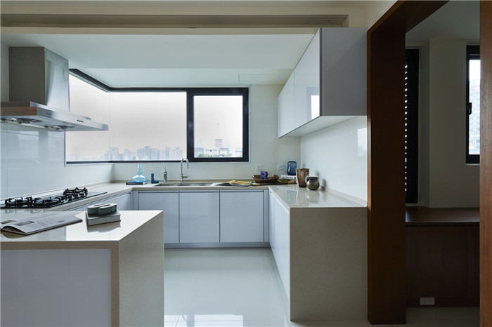 白色调干净纯洁的厨房设计