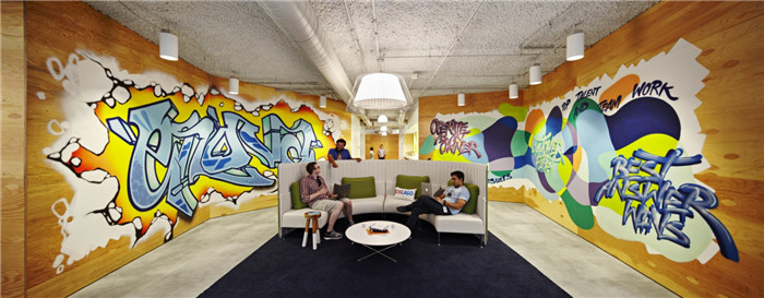 色彩活跃的办公室空间设计
