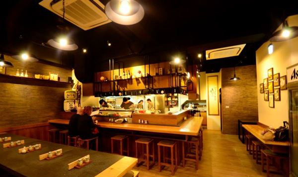 温暖朴质的日式料理餐厅设计