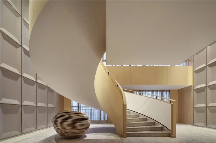 勃朗星级酒店设计公司推荐澄海国瑞豪生大酒店楼梯设计