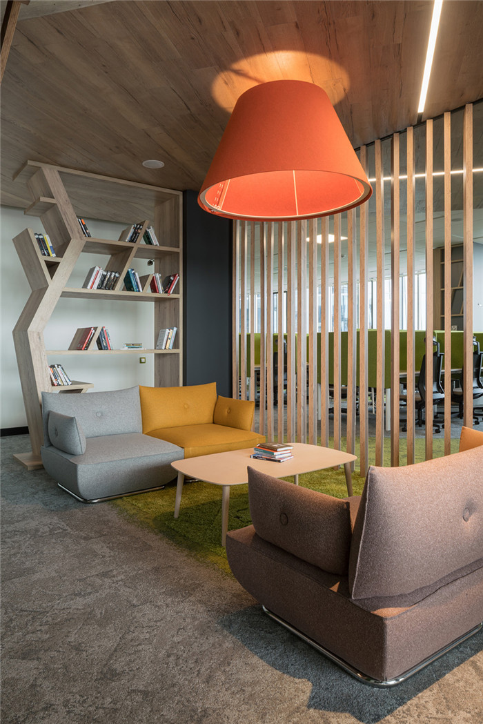 河南知名设计公司分享创意森林主题网络公司办公室装修