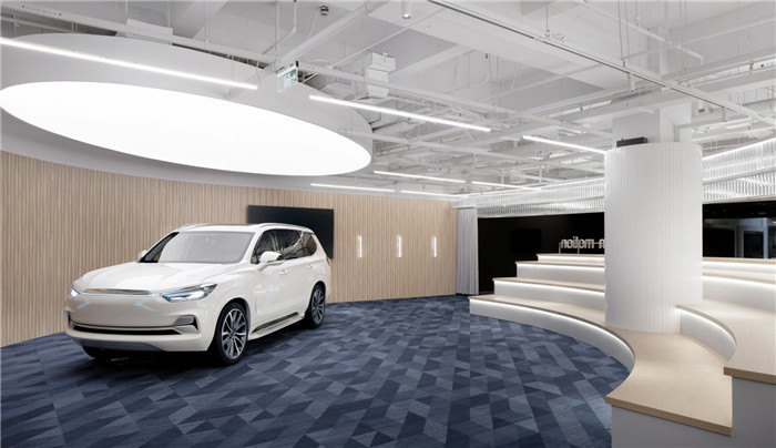 科技感与舒适感并存的创新汽车展厅设计方案
