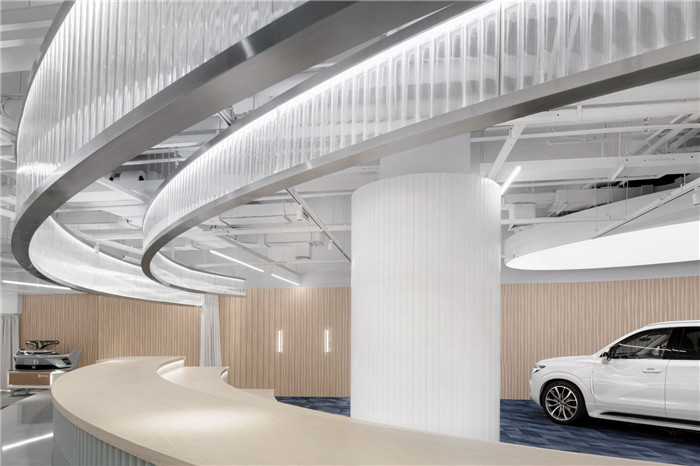 科技感与舒适感并存的创新汽车展厅设计方案