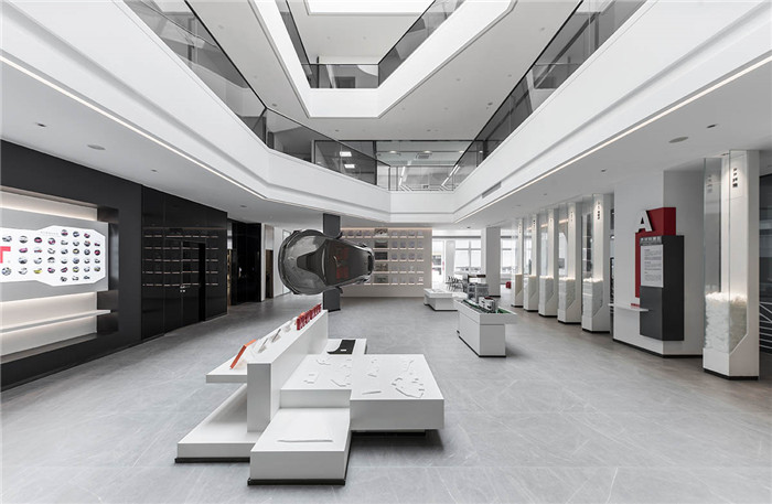 办公楼中庭设计-现代极简风汽车内饰制造商办公兼展厅设计方案