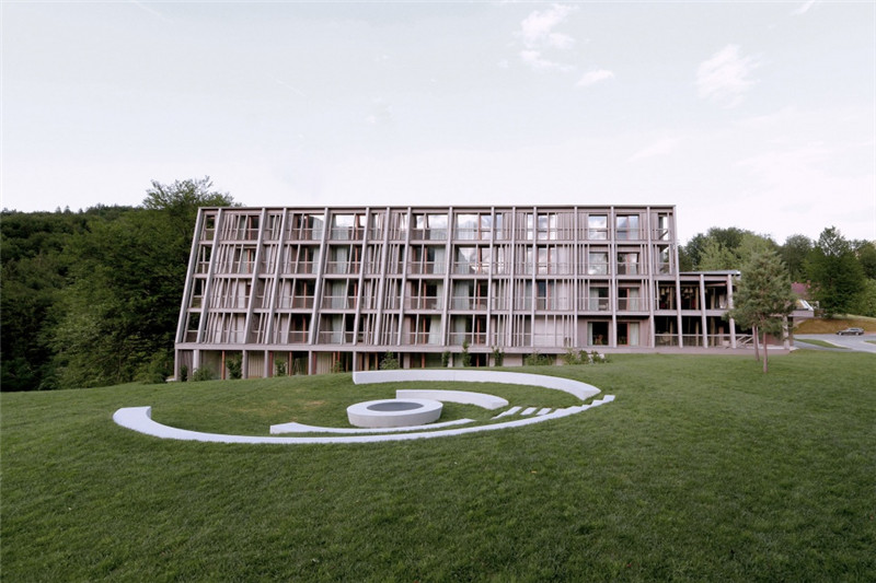 酒店外观设计-郑州勃朗设计推荐以木为元素的创意酒店改造设计