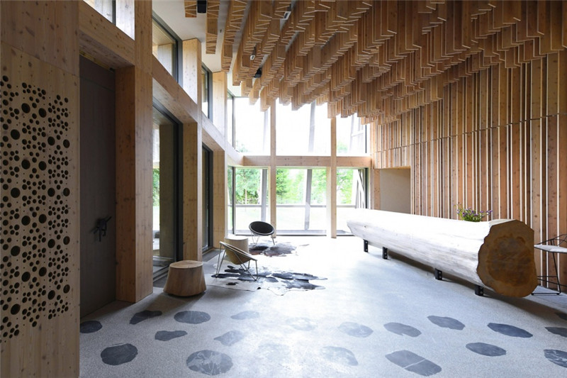 酒店接待大厅设计-郑州勃朗设计推荐以木为元素的创意酒店改造设计