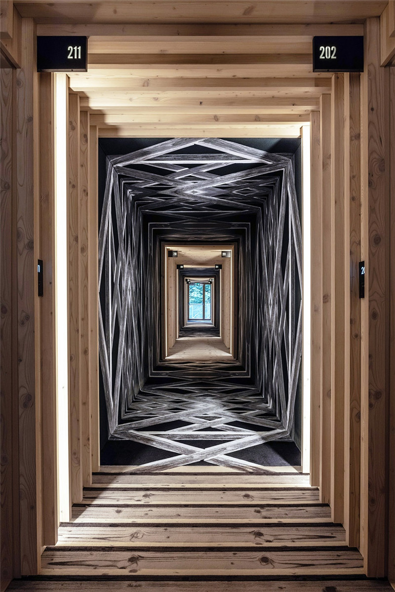 酒店客房走廊设计-郑州勃朗设计推荐以木为元素的创意酒店改造设计