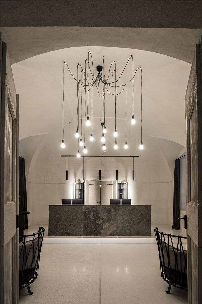 酒店接待台设计-独具特色的Monastero Arx Vivendi度假酒店设计