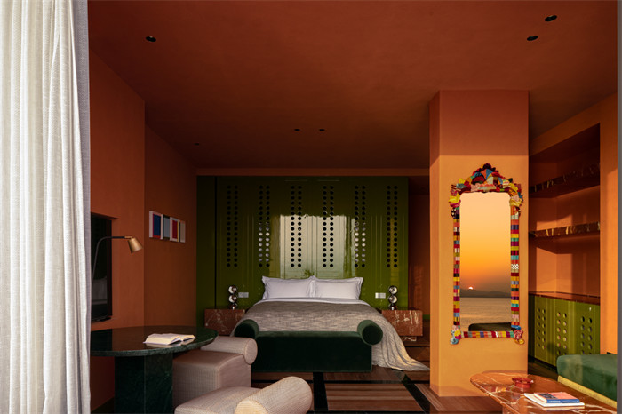以色彩为主题的苫也·阅夕岛民宿酒店设计